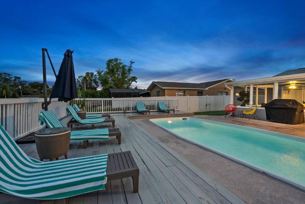 Waterfront Escape 5Bed, 3Bath, Heated Pool